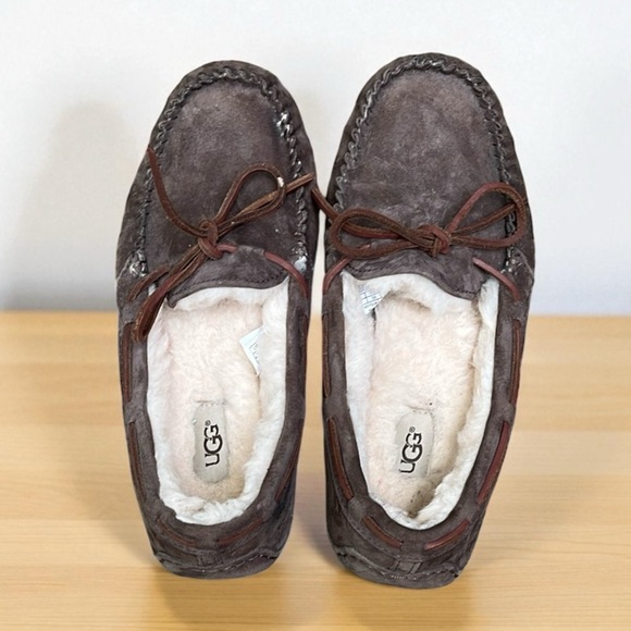 UGG Women's Dakota Moccasin in Expresso Size 8 - Picture 2 of 15